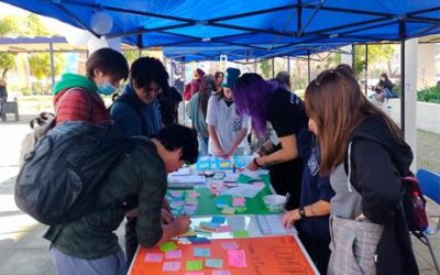 Feria de Salud Mental reúne a estudiantes en torno a la promoción del autocuidado y cuidado mutuo